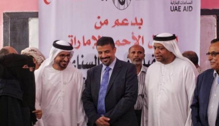 بعد ان سجنوا مالكه وصادروا ملكيته.. مستثمرون إماراتيون يستولون على سوق خضار في عدن