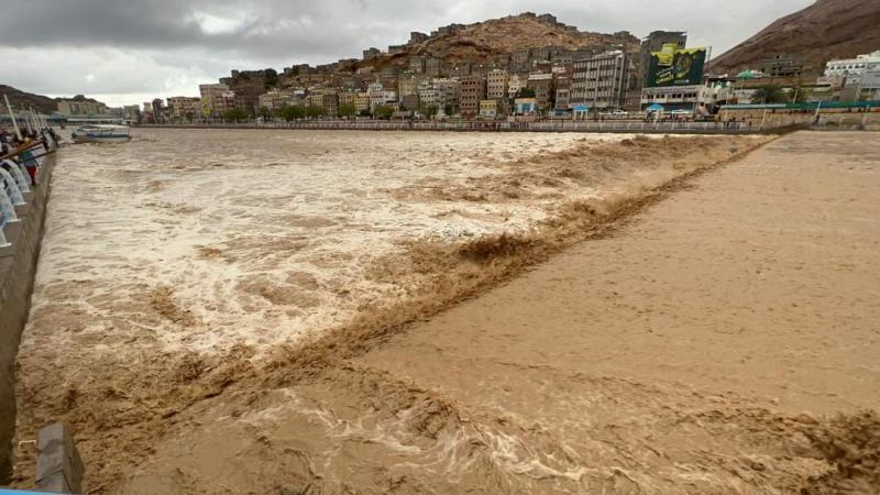 أمطار وسيول جارفة في مدينة المكلا بحضرموت