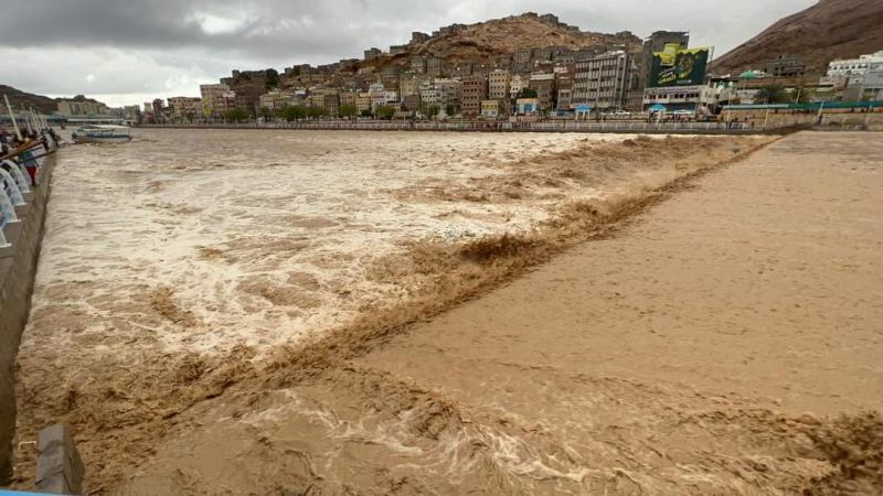 أمطار وسيول جارفة في مدينة المكلا بحضرموت