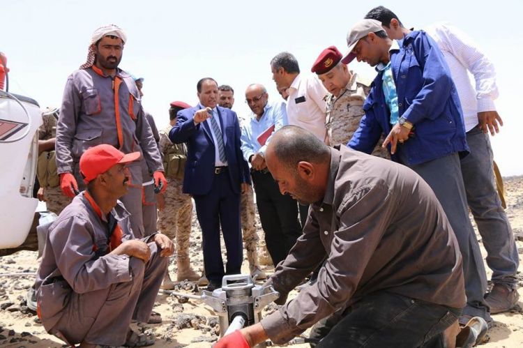 جباري يتفقد سير عمل الفرق الهندسية في اصلاح خطوط نقل طاقة الكهرباء الغازية