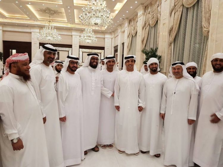 صورة لعيدروس الزبيدي وهاني بن بريك “بالزي الاماراتي” تثير موجة واسعة من الانتقادات والسخرية