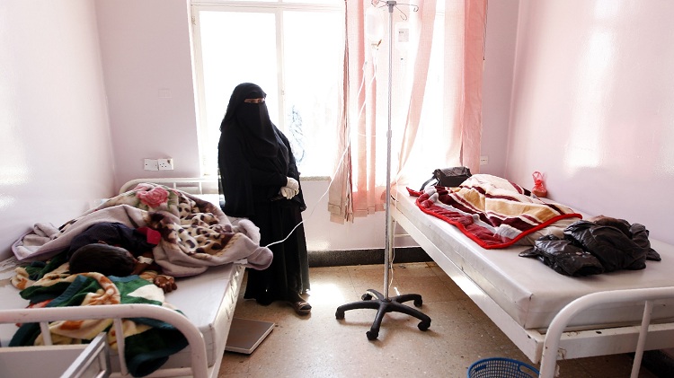 Yemeni girls receive treatment at a hospital in the capital Sanaa on October 11, 2016.
The World Heath Organization said it had confirmed 11 cases of cholera in Yemen's capital Sanaa, after the UN announced an outbreak of the disease last week. / AFP / MOHAMMED HUWAIS (Photo credit should read MOHAMMED HUWAIS/AFP/Getty Images)