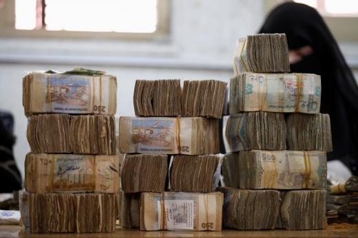 استمرار ارتفاع صرف العملات الاجنبية مقابل الريال اليمني اليوم الاثنين 23-3-2020 في عدن وصنعاء