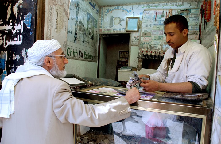 الدولار يعاود الارتفاع امام الريال اليمني.. اسعار الصرف اليوم الاثنين