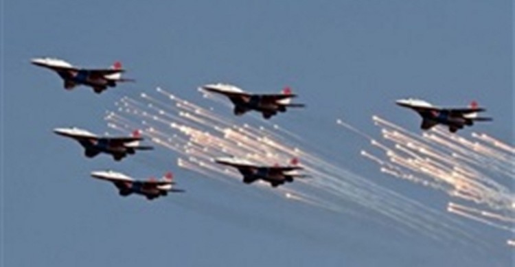 طيران التحالف العربي يستهدف مخزن سلاح لمليشيا الحوثي في مدينة تعز