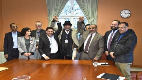 الكشف عن مباحثات بين الحكومة الشرعية وميليشيا الحوثي للإفراج عن عدد من الأسرى