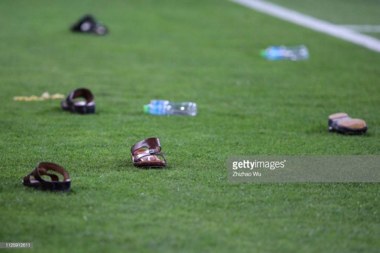 فيديو واضح.. الجمهور الاماراتي يعتدي على لاعبي قطر.. وناشطون يعلقون “الامارات خسرت كل شيء”