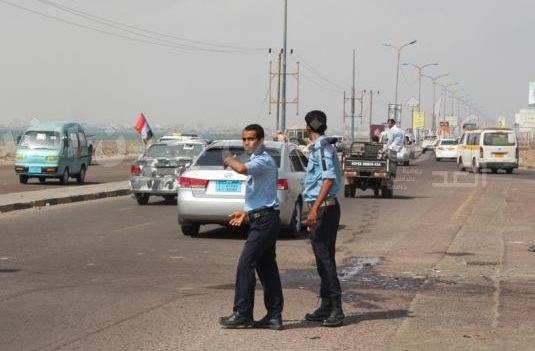 عدن.. المرور يعلن الاضراب الشامل عقب حادثة اعتداء قوة من الحزام الامني على أفراده بكالتكس