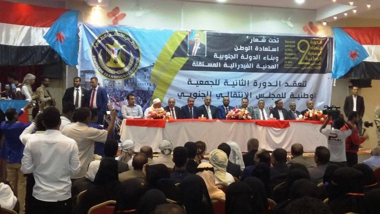 “الانتقالي” في حضرموت.. فوضى أمنية واشتباكات بالأيدي ورشق بالقوارير
