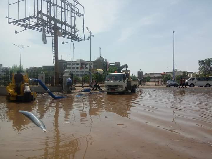 في عدن الاستجداء بعد الغرق!!