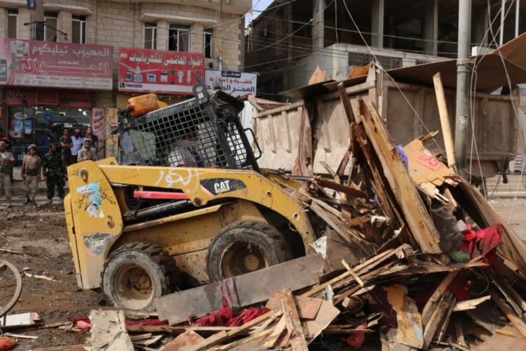 عدن..  بسبب ممارسات مليشيات الحزام الامني.. مواطنون يشتكون من ازمة كبيرة في الخضروات والفواكه