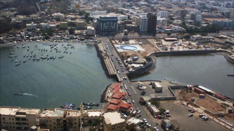 اشتباكات مسلحة بحي الممدارة بعدن