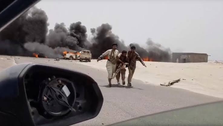 قيادات عسكرية وقبلية تحيي الذكرى الأولى لمجزرة الجيش في عدن بالقصف الإماراتي