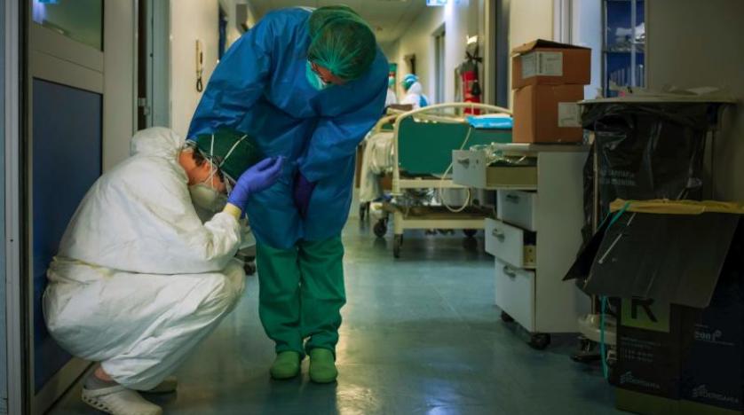 انهيار الممرضات جراء الاعياء وارتفاع عدد الوفيات في أحد مشافي إيطاليا