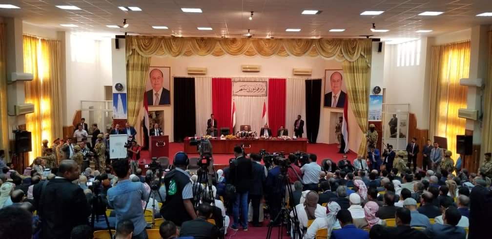 البرلمان اليمني يحدد موقفه من اعلان الانقلاب على الحكومة الشرعية