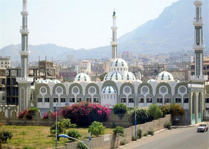 في إطار إجرائتها الإحترازية.. السلطة المحلية وإدارة شرطة تعز تلزم أئمة المساجد بإغلاقها حتى إشعار آخر