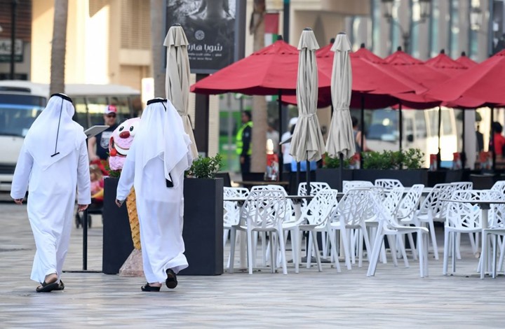 صحيفة “لوموند” الفرنسية : “الانهيار المالي” يدفع دبي لتعجيل فتح مراكز التسوق