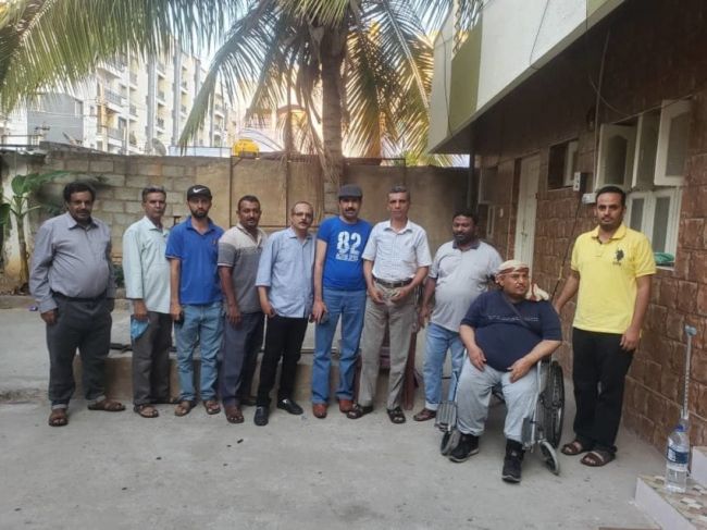بسبب تجاهله لمعاناتهم.. اليمنيون العالقون في الهند يقدمون بلاغاً للنائب العام ضد رئيس الحكومة