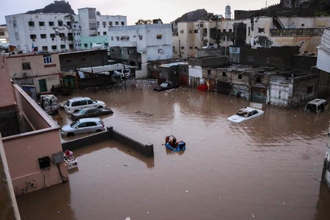 تضرر أكثر من ألف أسرة نازحة في عدن بسبب المنخفض الجوي