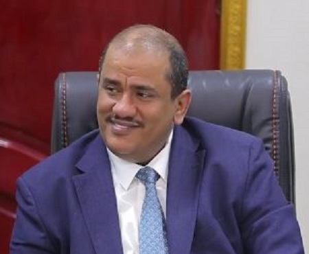 مصدر مسؤول ينفي استقالة وزير النفط والمعادن من الحكومة