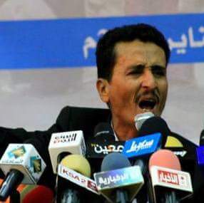 امتدح الحوثي وذم الشرعية.. مسؤول في الحكومة الشرعية يفضل القتلا إلى جانب مليشيات الحوثي