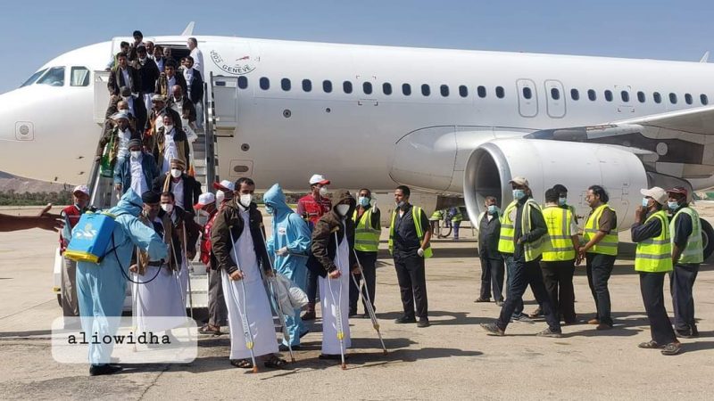 خمسة صحفيون افرجت عنهم مليشيا الحوثي من سجونها يُعانون وضعاً طبيّاً حرجاً نتيجة التعذيب