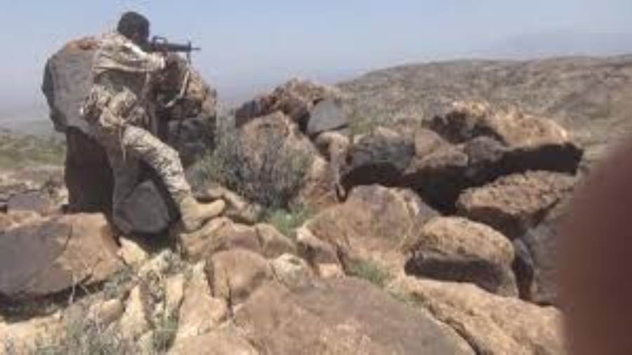 مواجهات عنيفة تشهدها جبهات الضالع قصف المليشيات الحوثي منازل المواطنين