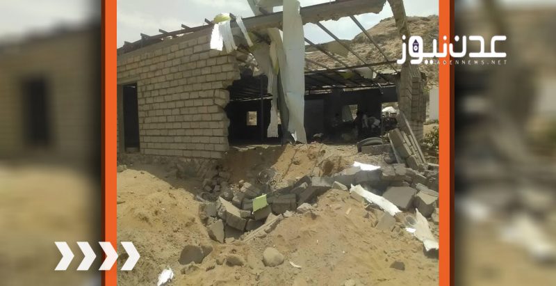 شاهد.. الصور الأولية لاستهداف معسكر اللواء الخامس بمديرية مودي بمحافظة ابين