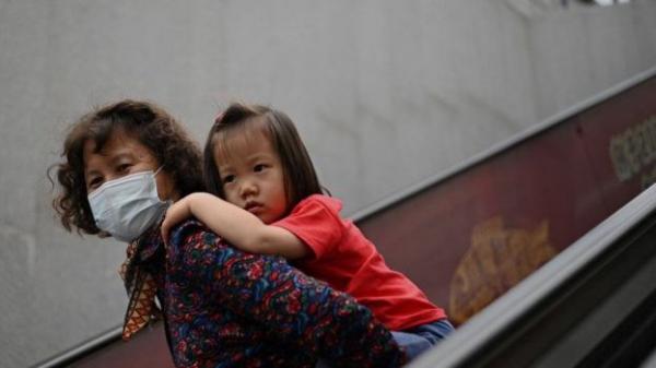 الصين تراجع قوانينها للسماح بإنجاب ثلاثة أطفال