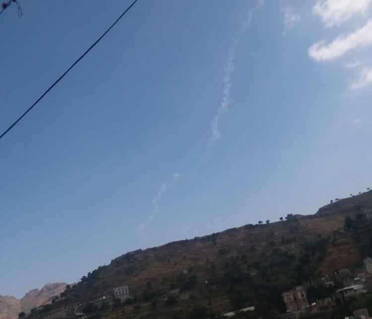 مليشيا الحوثي تطلق صاروخين باليستيين من إبمليشيا الحوثي تطلق صاروخين باليستيين من إب