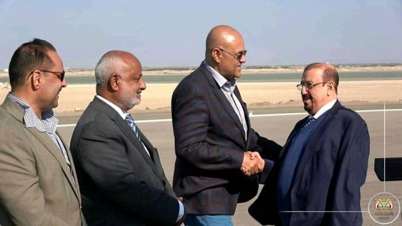 رئيس البرلمان سلطان البركاني يصل تعز عبر مطار المخا الدولي
