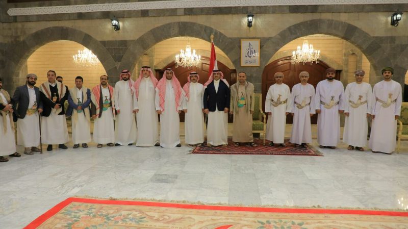 الحوثيون ينشرون صور استقبال المشاط للسفير السعودي محمد ال جابر والوفد العماني في صنعاء