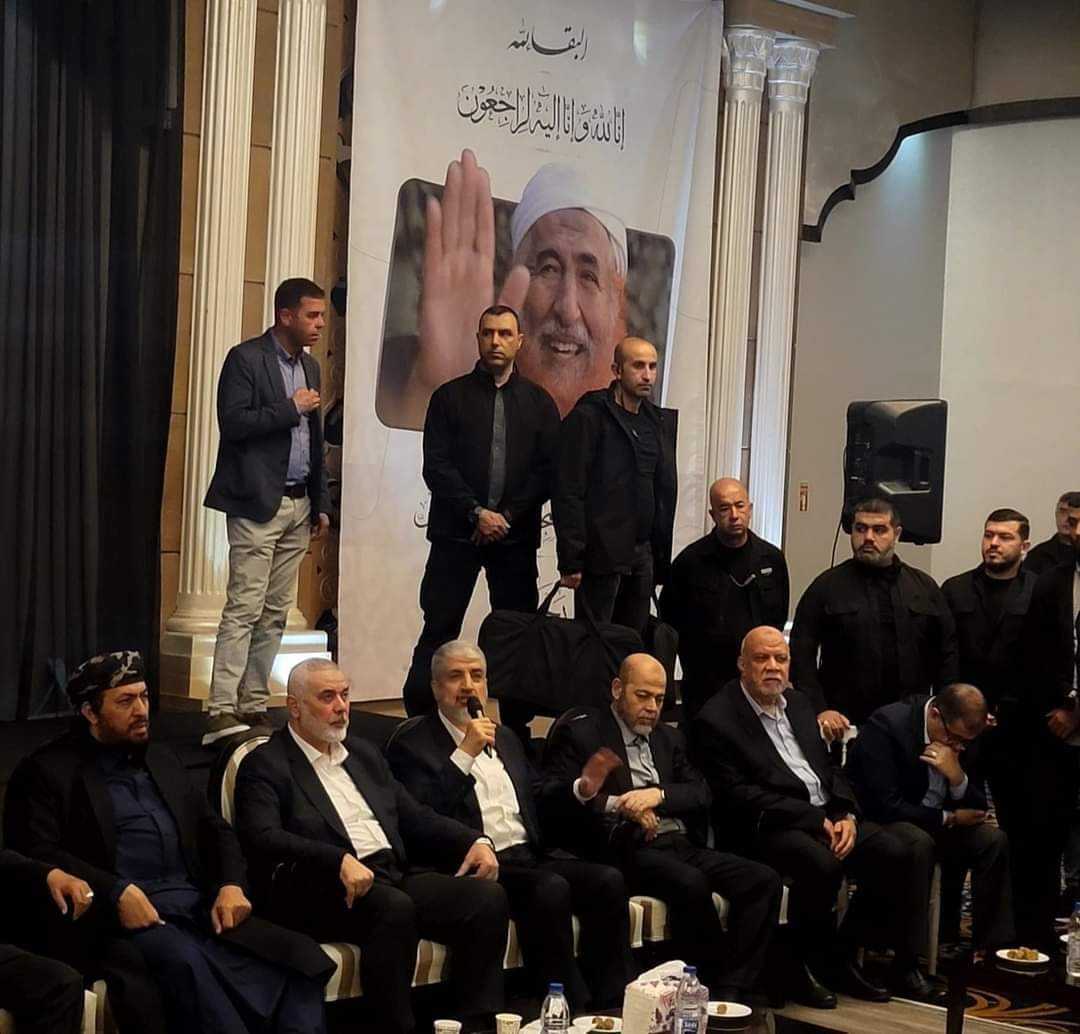 وفد من حماس برئاسة هنية ومشعل يتقدم العزاء لأسرة الشيخ الزنداني في إسطنبول